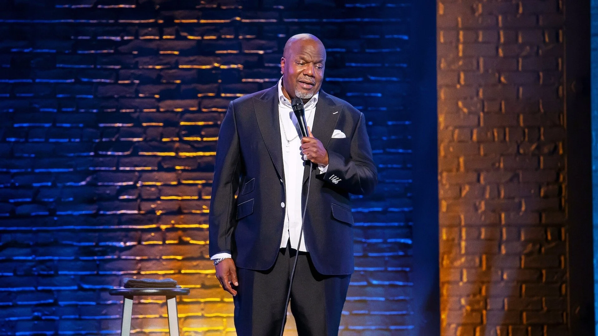 Earthquake: Công Việc Kể Chuyện Cười Full